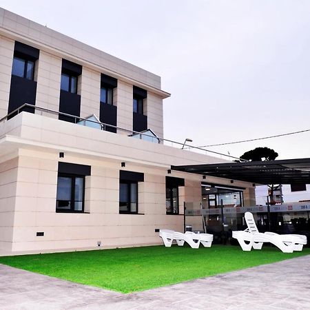 6 Bis Hotel Castelldefels Εξωτερικό φωτογραφία
