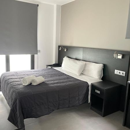 6 Bis Hotel Castelldefels Εξωτερικό φωτογραφία