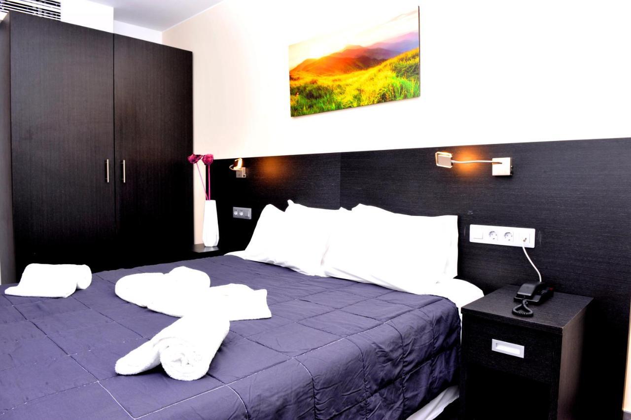 6 Bis Hotel Castelldefels Εξωτερικό φωτογραφία