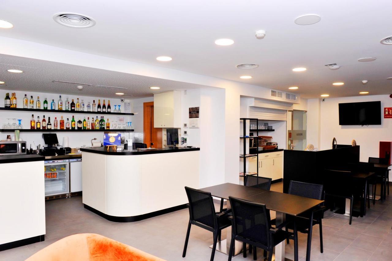 6 Bis Hotel Castelldefels Εξωτερικό φωτογραφία