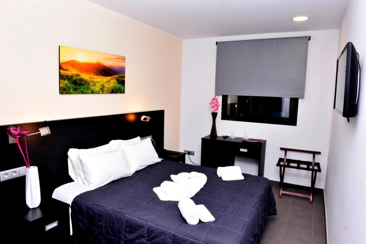 6 Bis Hotel Castelldefels Εξωτερικό φωτογραφία