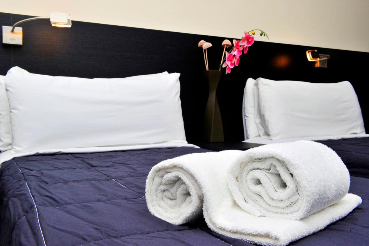 6 Bis Hotel Castelldefels Εξωτερικό φωτογραφία