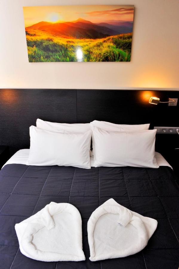 6 Bis Hotel Castelldefels Εξωτερικό φωτογραφία