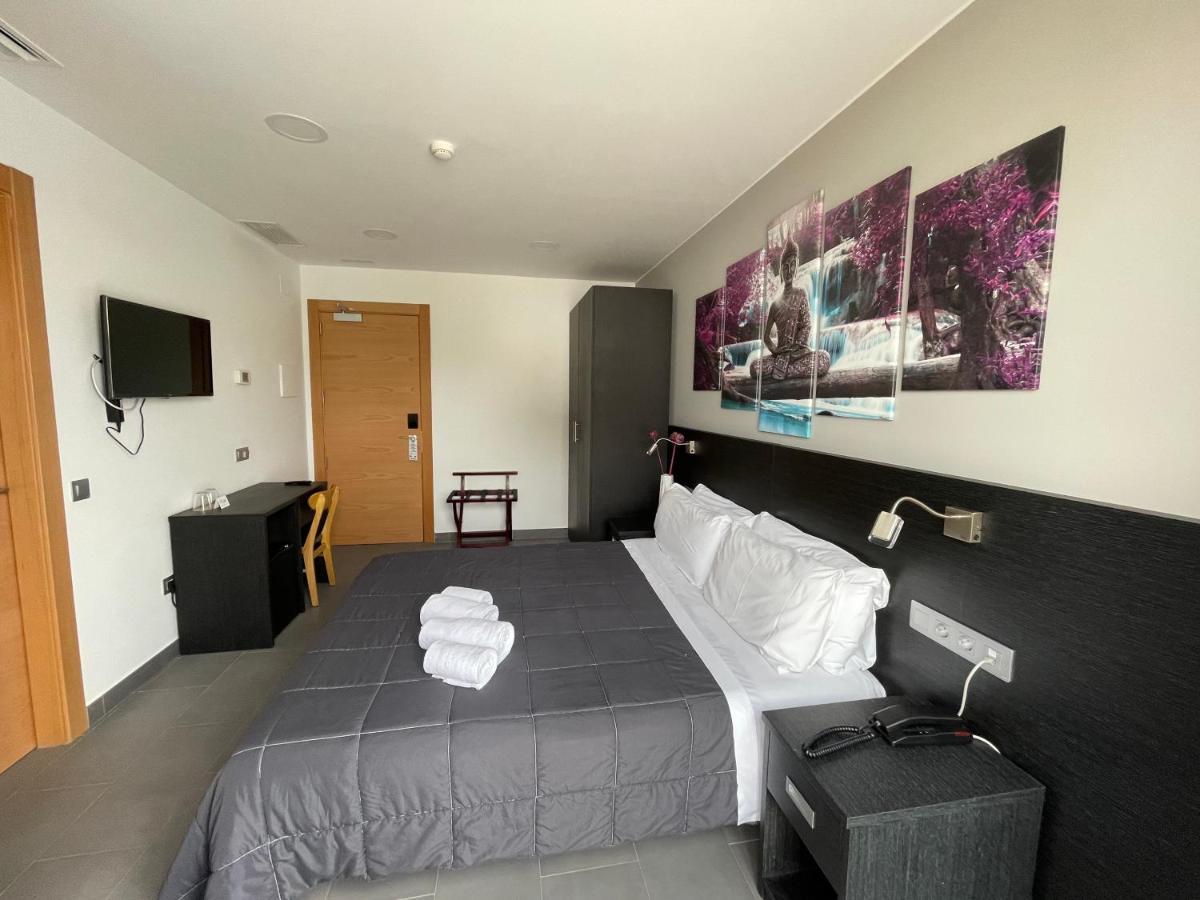 6 Bis Hotel Castelldefels Εξωτερικό φωτογραφία