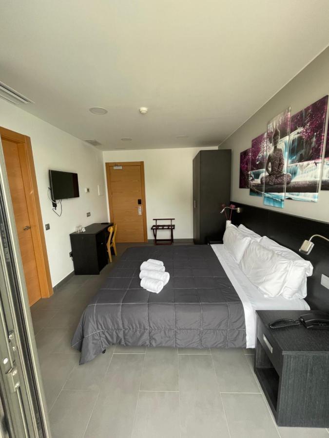 6 Bis Hotel Castelldefels Εξωτερικό φωτογραφία