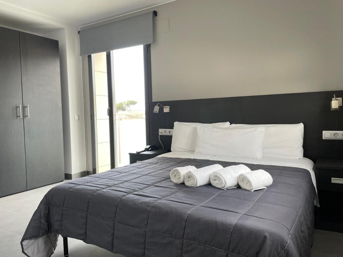 6 Bis Hotel Castelldefels Εξωτερικό φωτογραφία