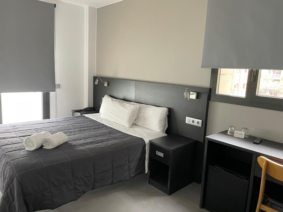 6 Bis Hotel Castelldefels Εξωτερικό φωτογραφία