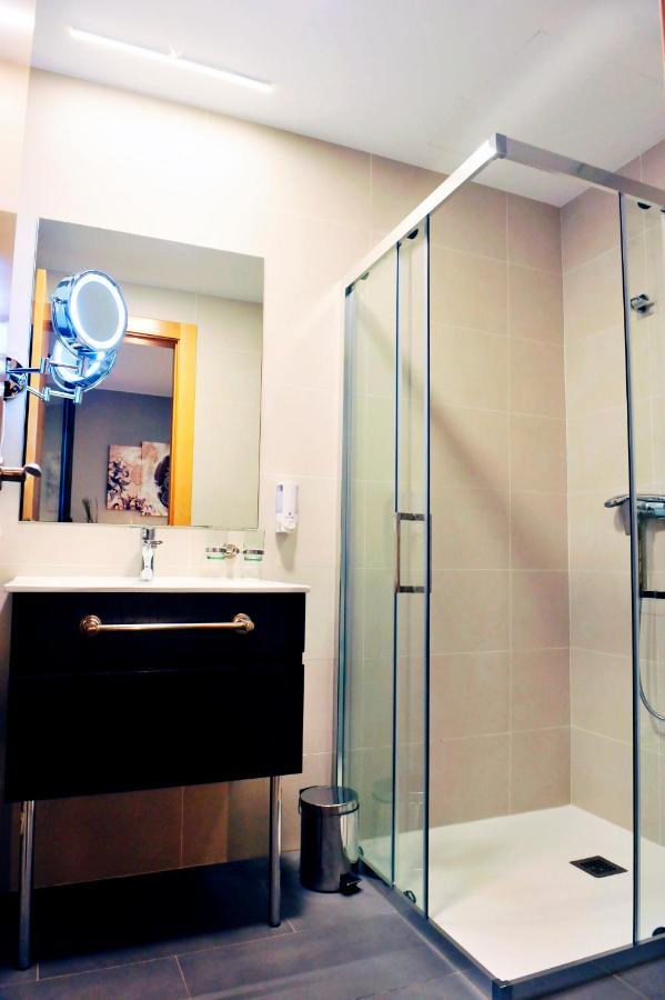 6 Bis Hotel Castelldefels Εξωτερικό φωτογραφία