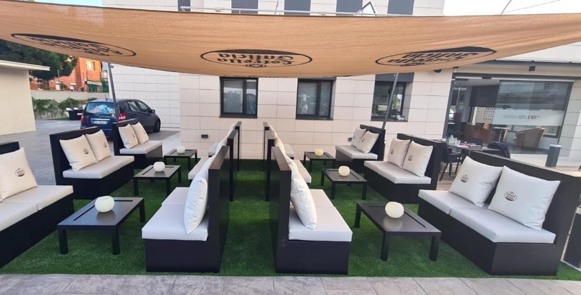 6 Bis Hotel Castelldefels Εξωτερικό φωτογραφία