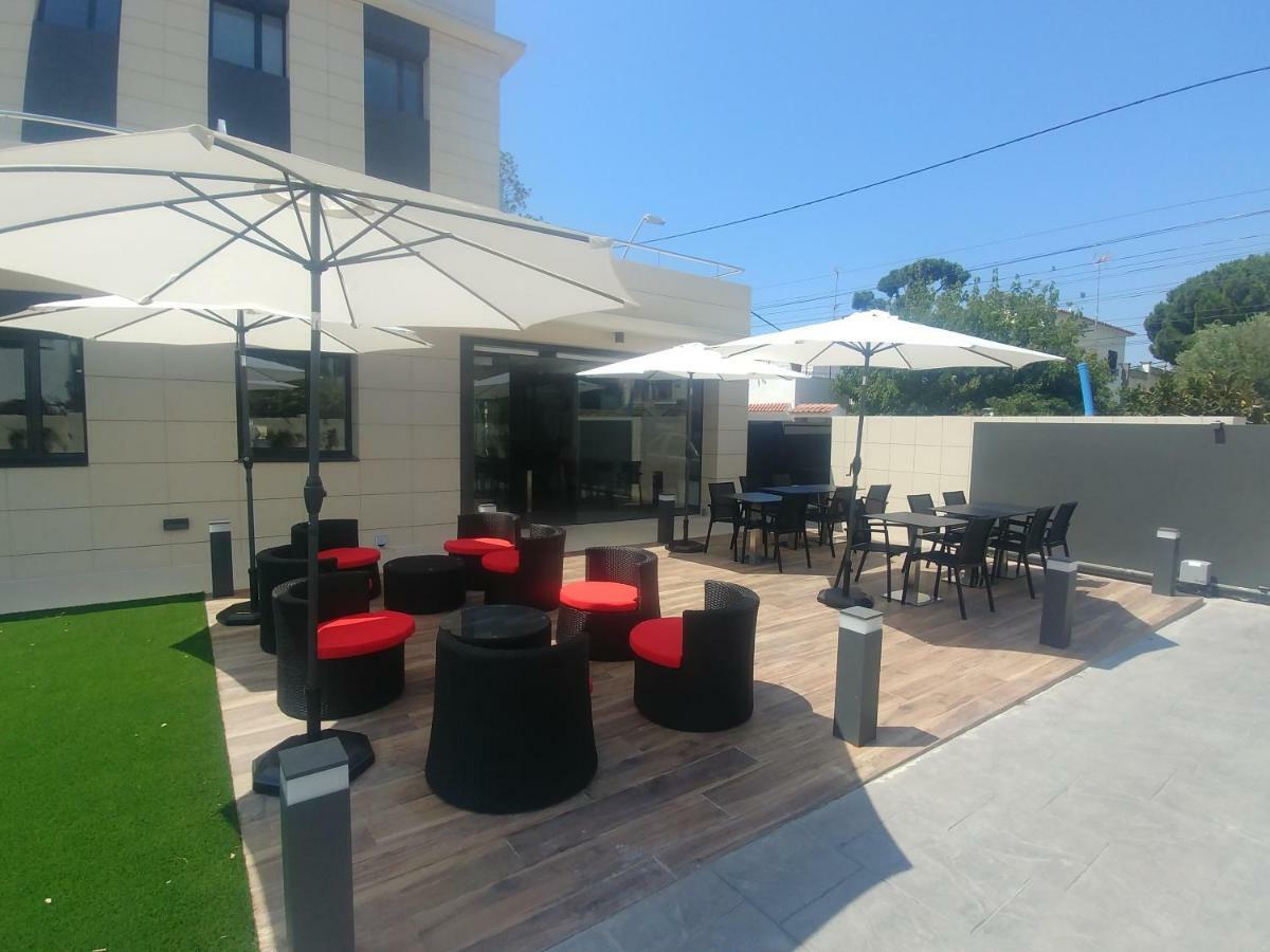 6 Bis Hotel Castelldefels Εξωτερικό φωτογραφία